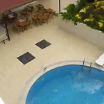 Tolan Apartahotel